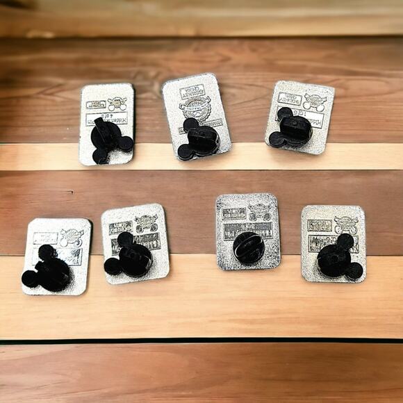 7 Family and Pets Hidden Mickey Disney Parks Trading Pins, Plus 2 Bonus Pins - Picture 2 of 2